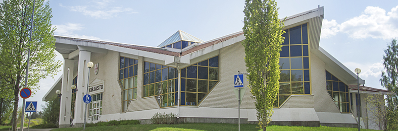 Liperin kirjasto kuvattuna kesällä